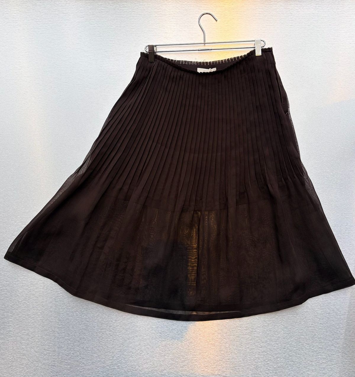 AMOMENTO Pleated Midi Skirt Brown