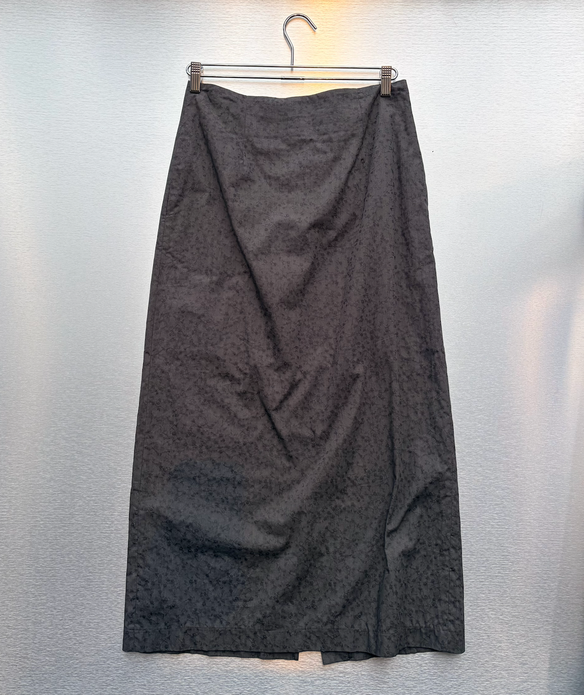 AMOMENTO Floral Pencil Skirt in Grey